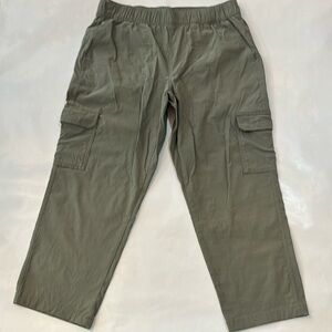 Eddie Bauer size 10 capri pants in Sprig green